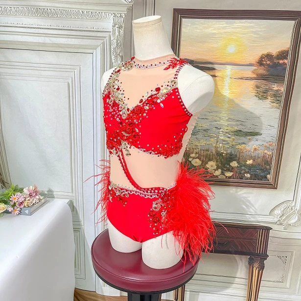 Body da competizione jazz con piume rosse e strass | G052