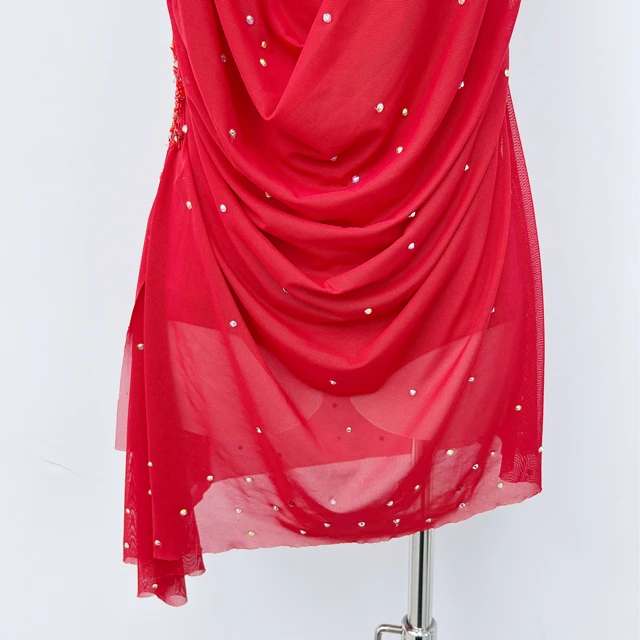 Abito da ballo lirico con scollo all'americana rosso | G0105