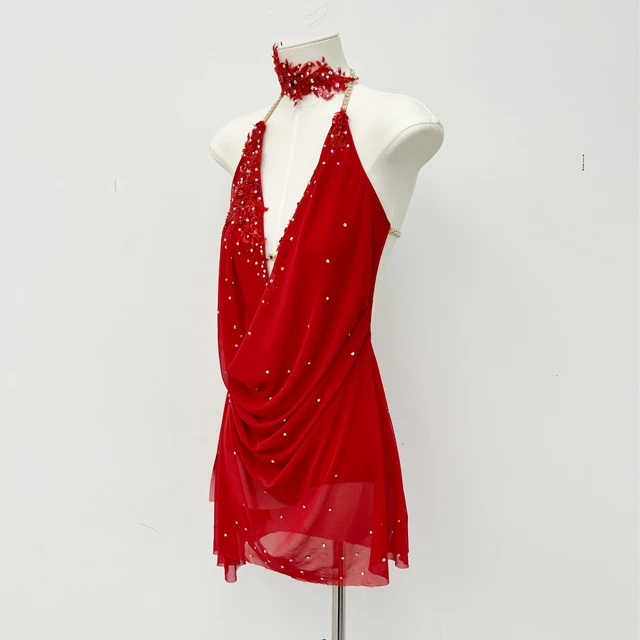 Abito da ballo lirico con scollo all'americana rosso | G0105