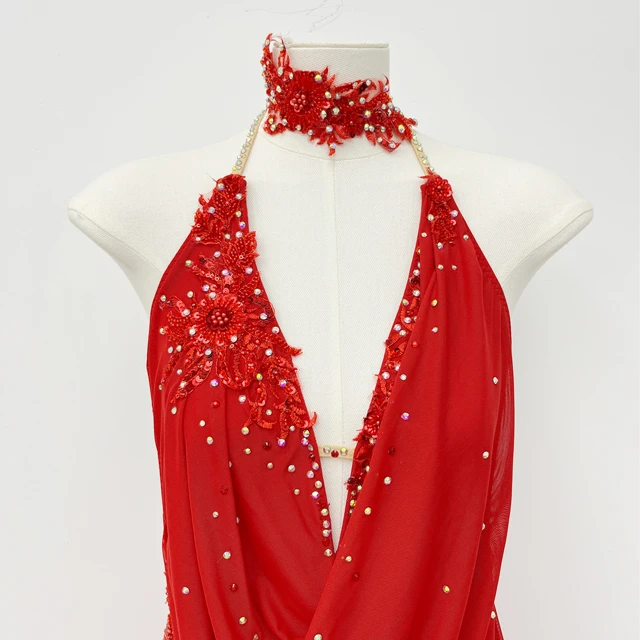 Abito da ballo lirico con scollo all'americana rosso | G0105