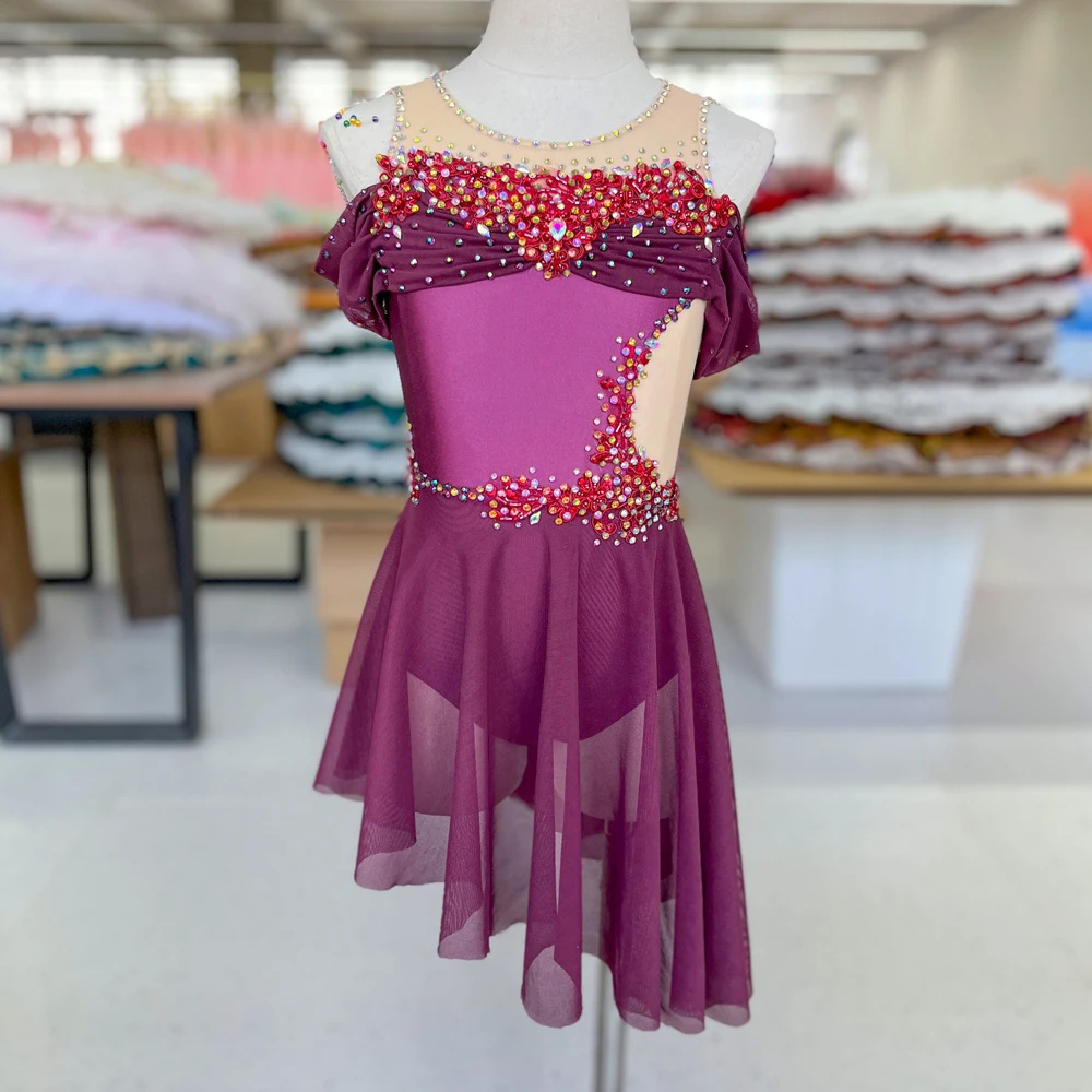 Costume da danza lirica con spalle scoperte e strass in rete color prugna | G028