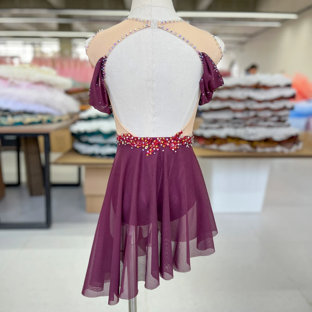 Costume da danza lirica con spalle scoperte e strass in rete color prugna | G028