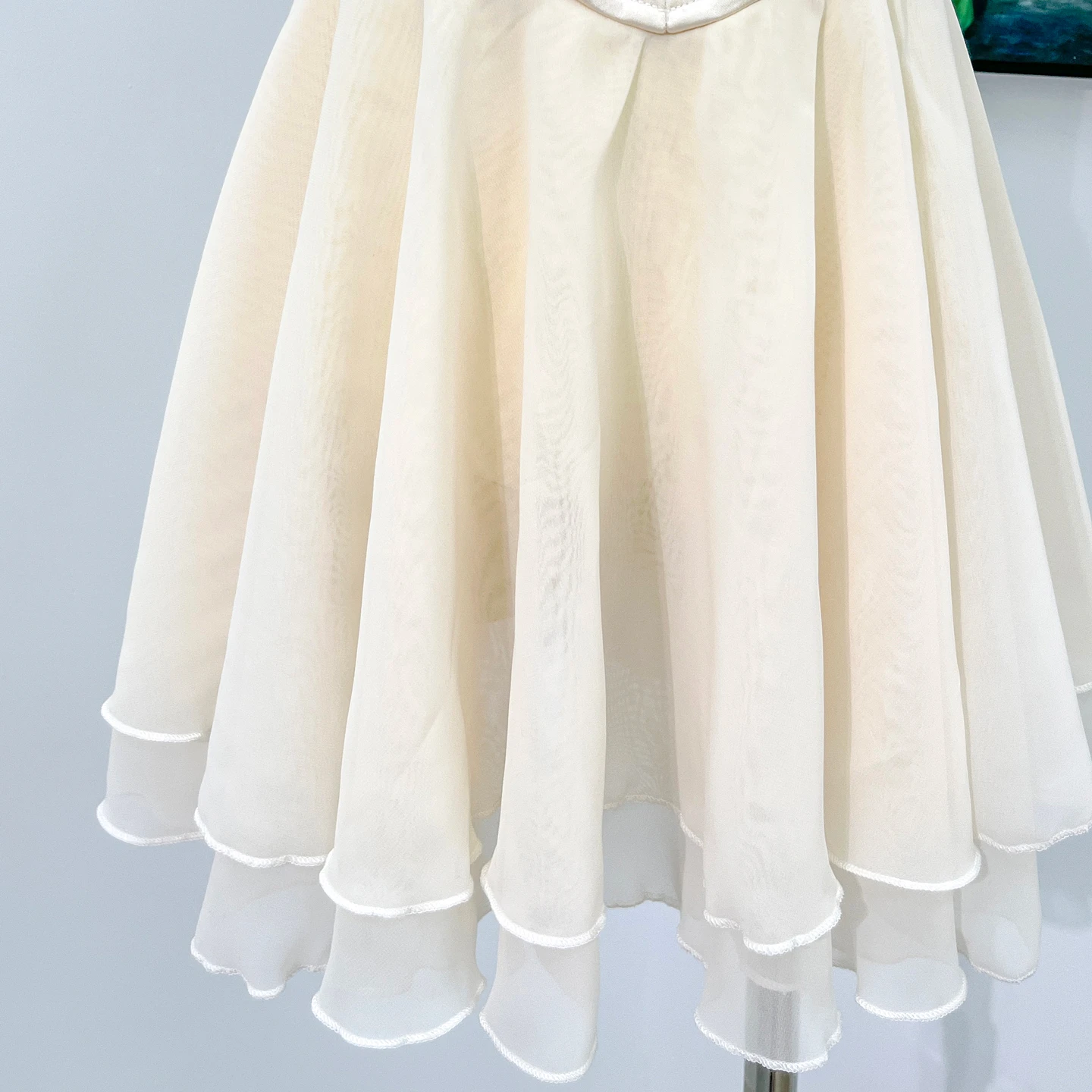 Abito da balletto in chiffon impreziosito da strass per performance | R0320