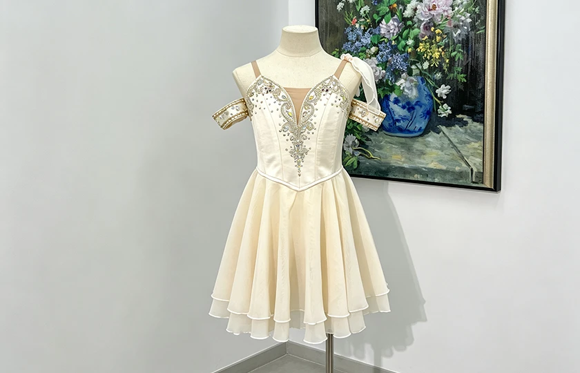 Abito da balletto in chiffon impreziosito da strass per performance | R0320