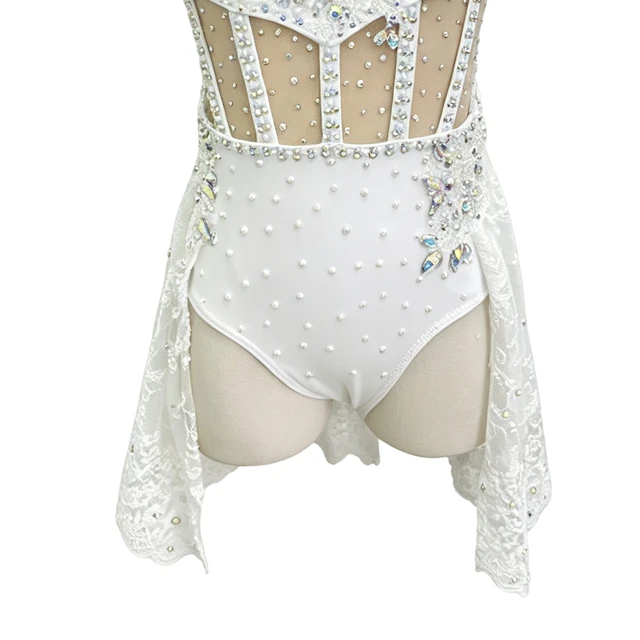 Abito da ballo lirico impreziosito da strass bianchi con scollo all'americana | BLC1374