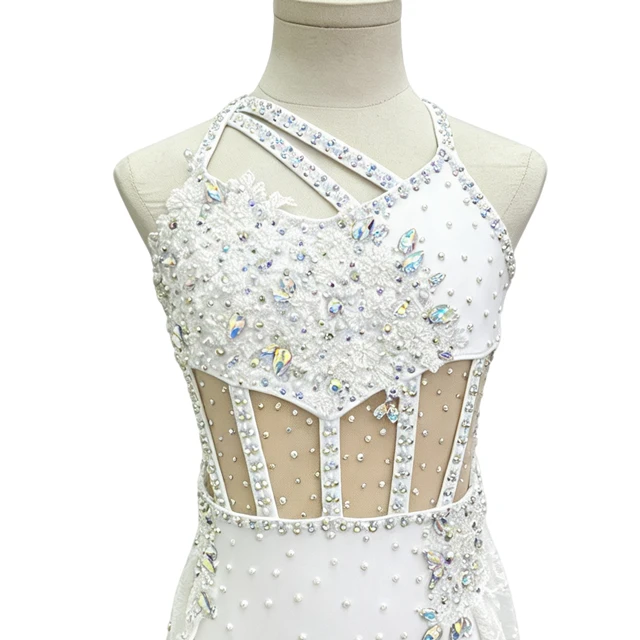 Abito da ballo lirico impreziosito da strass bianchi con scollo all'americana | BLC1374