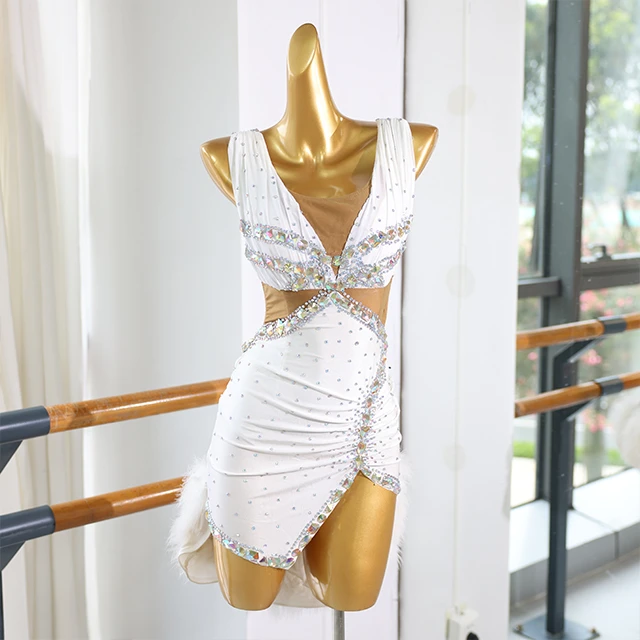 Abito da ballo latino con strass in piume bianche | LD004